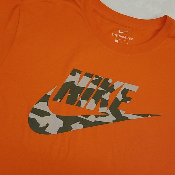 MEDIUM Nike T-Shirt - Picture 3 of 4